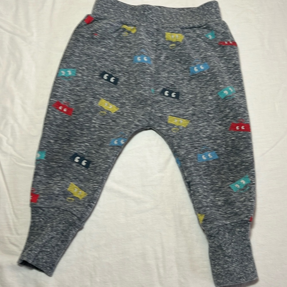 18M Levi’s joggers